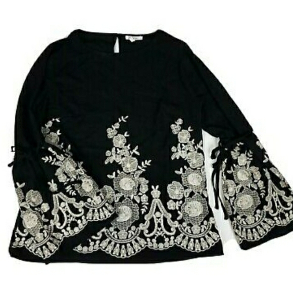 Maurice's Bell Sleeve Floral Detail Border Blouse - Picture 10 of 10